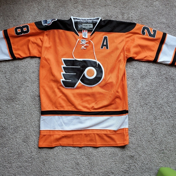 claude giroux authentic winter classic jersey